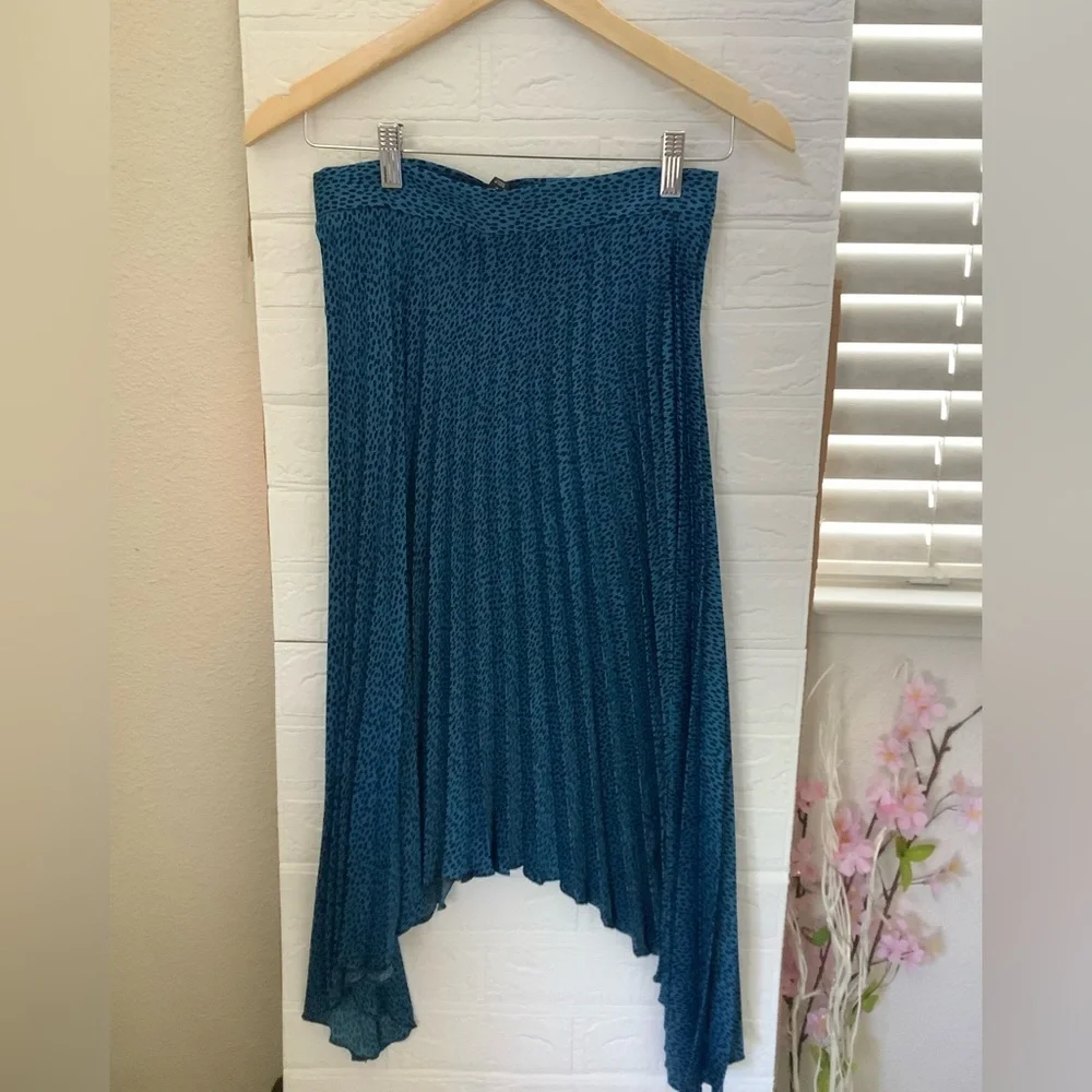 NWT Banana Republic Accordion Pleat Sharkbite Midi Skirt - Teal Dot - 2